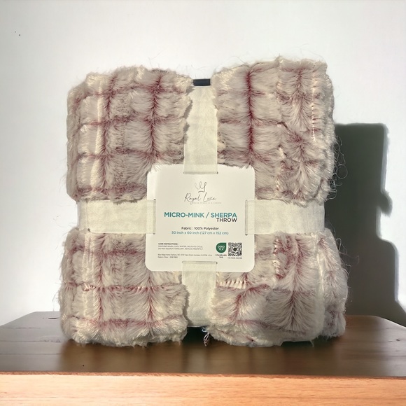 Royal Luxe Other - NWT Micro-Mink/Sherpa Throw